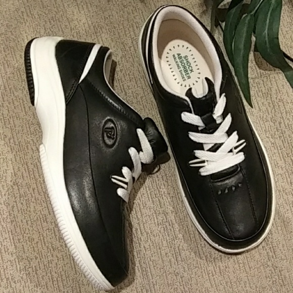 Propet Shoes - NWOT Propet leather walking shoes